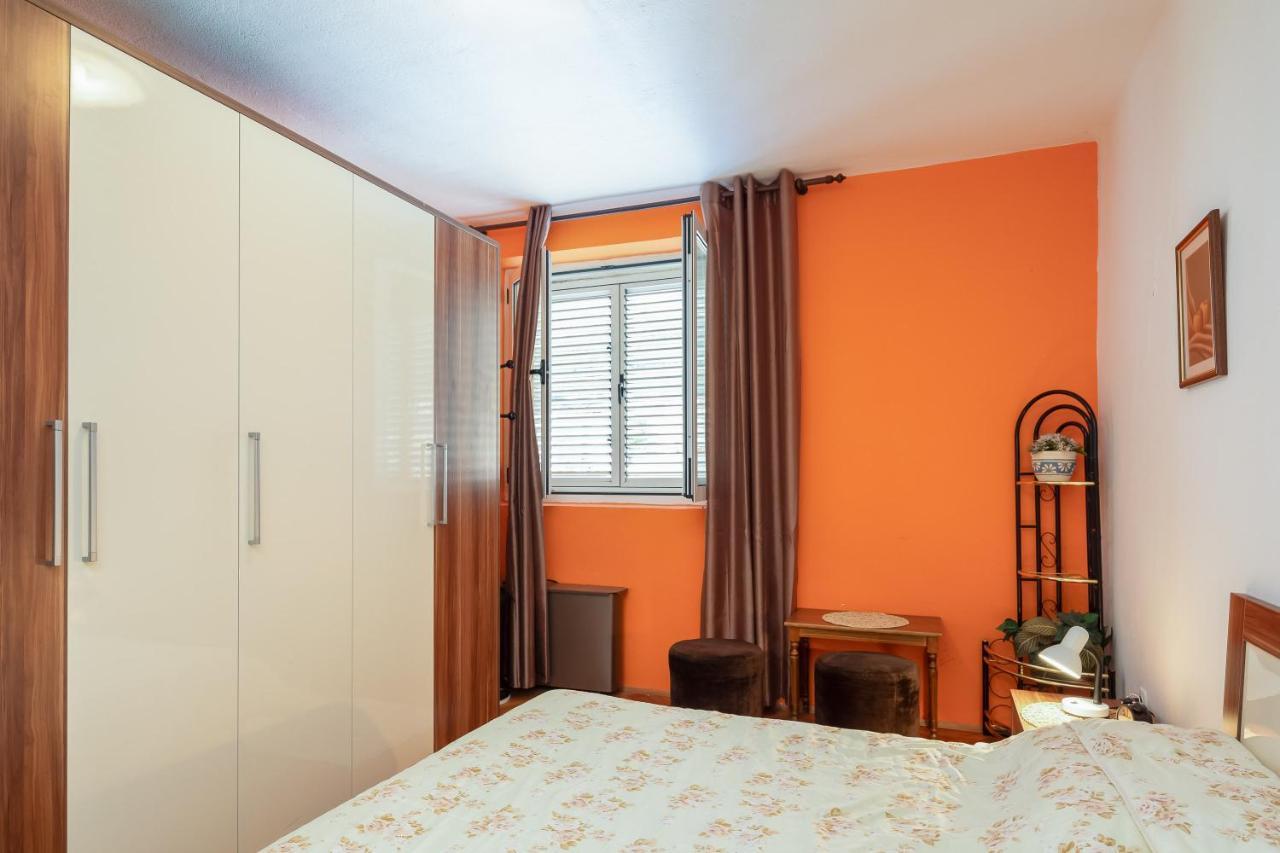 Edita - Apartment In Town Centre Макарска Экстерьер фото