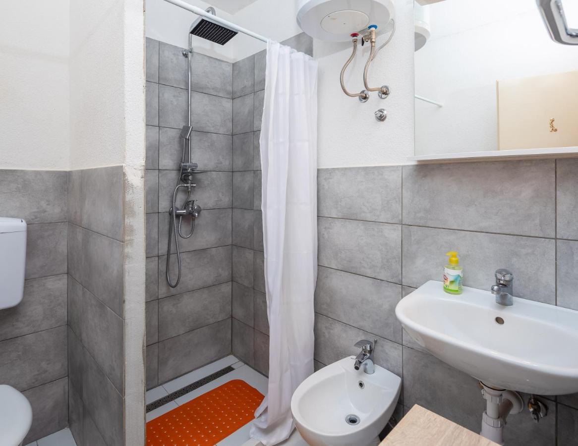 Edita - Apartment In Town Centre Макарска Экстерьер фото